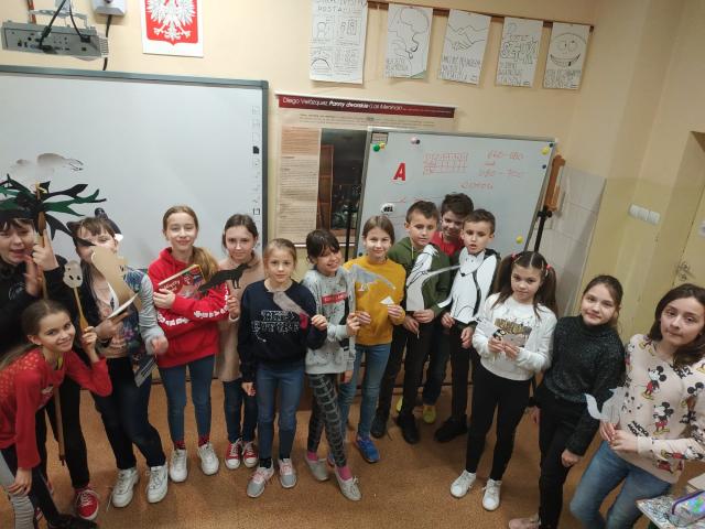 Teatr cieni w wykonaniu klasy 5a